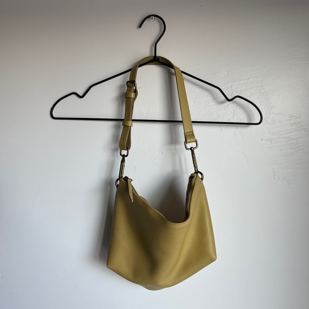Madewell the leather carabiner crossbody sling bag